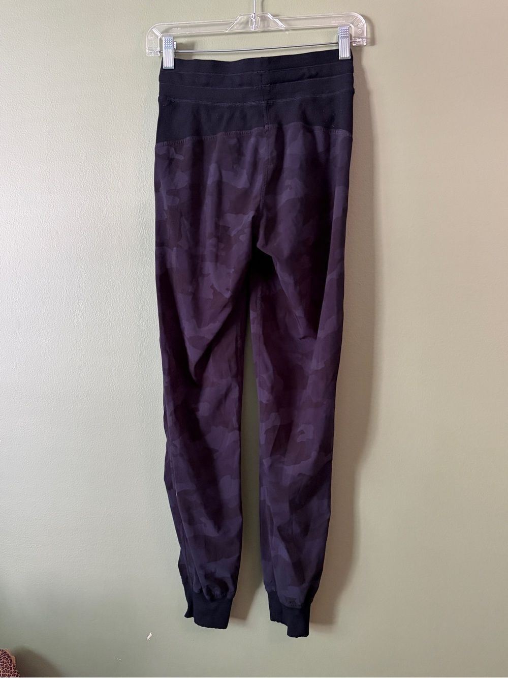 Lululemon Dance Studio Mid Rise Jogger Camo Black Pants Sz 2 - Picture 7 of 8